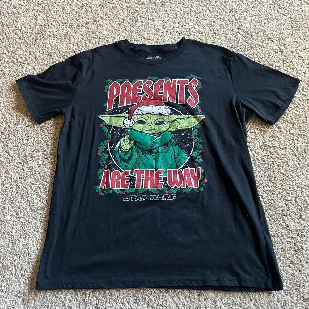 Men’s Star Wars Xmas Graphic Yoda Short Sleeve Tee Shirt Size Medium